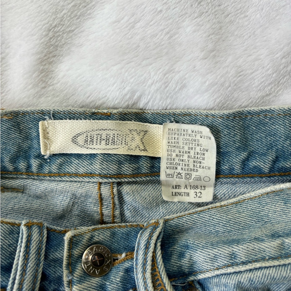 AntiBasic Jeans - Picture 3 of 5